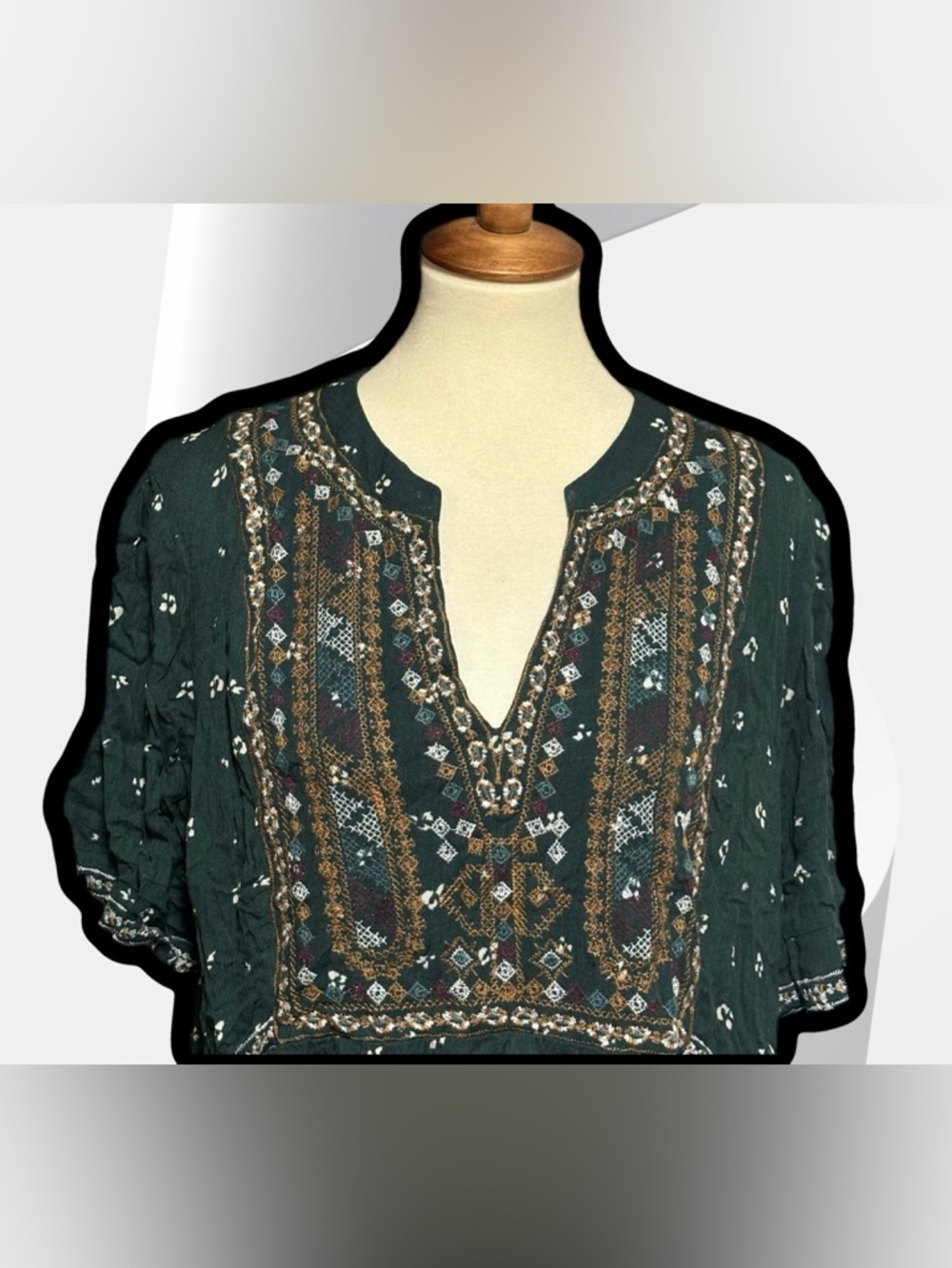 🌈 Beautiful Embroidered Boho Style Top - Picture 2 of 4